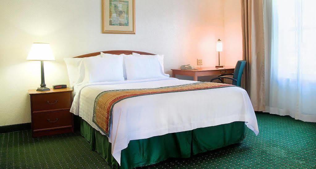 Towneplace Suites By Marriott St. Petersburg Clearwater Exteriör bild
